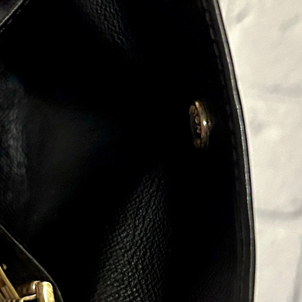 EUC Louis Vuitton Black Epi Key Holder - Picture 9 of 15